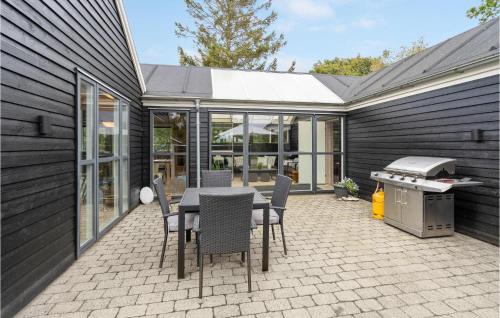 Trend House | Cozy Home In Løgstør With Kitchen