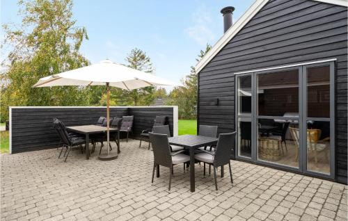 Trend House | Cozy Home In Løgstør With Kitchen