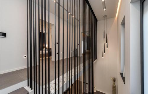 Jakisnica House | Cozy Home In Lun With Sauna