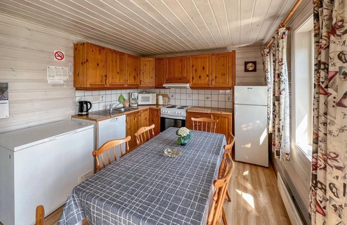 Lyngdal House | Cozy home in Lyngdal with kitchen