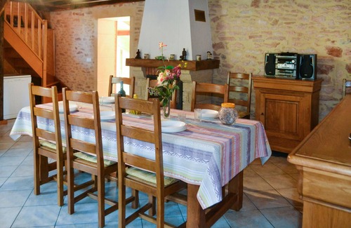 Montignac House | Cozy home in Montignac with kitchenette