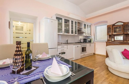 Volosko House | Cozy home in Opatija with WiFi