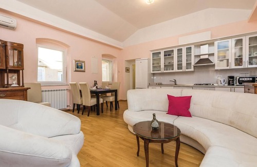 Volosko House | Cozy home in Opatija with WiFi