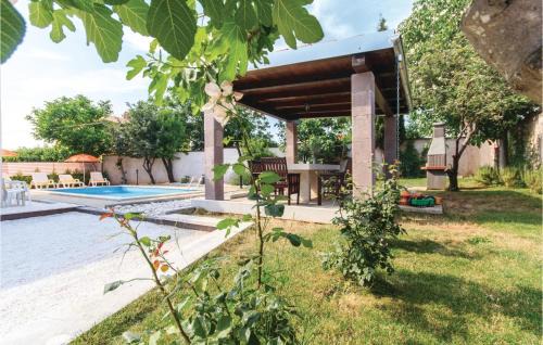 Skatari House | Cozy Home In Pula With Kitchen