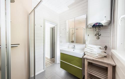 Ruhla House | Cozy Home In Ruhla With Kitchen