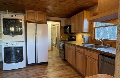 Black Hawk House | Cozy home in the Colorado mountains with hot tub-close to Denver & Boulder