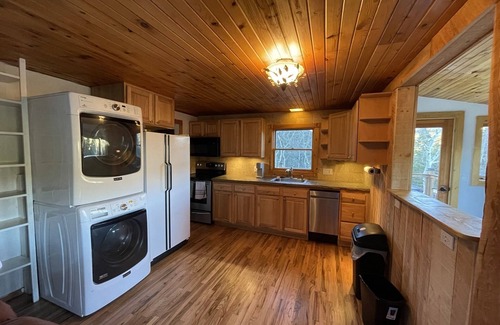 Black Hawk House | Cozy home in the Colorado mountains with hot tub-close to Denver & Boulder