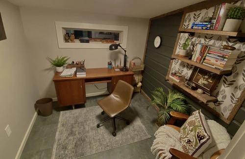 Waleska House | Cozy home in the heart of Waleska! Right beside Reinhardt University.