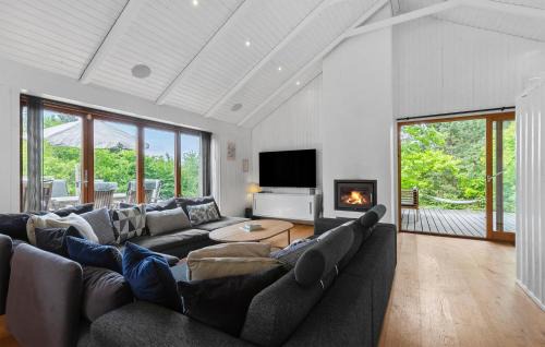 Vejby House | Cozy Home In Vejby With Sauna