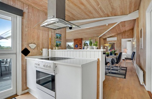 Vejers House | Cozy home in Vejers Strand with WiFi