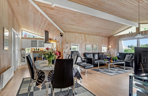 Vejers House | Cozy home in Vejers Strand with WiFi