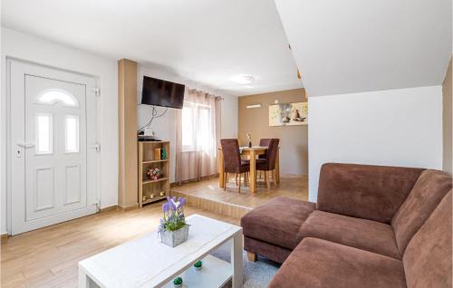 Kustici House | Cozy Home In Zubovici With Wifi