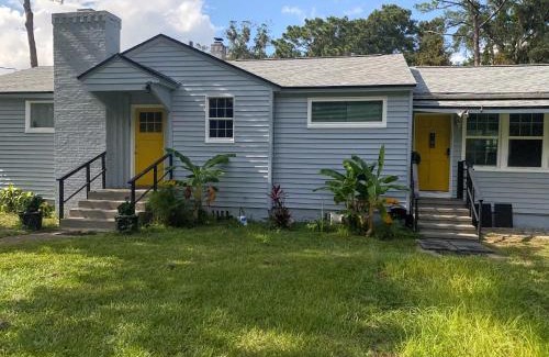 Jacksonville House | Cozy home, King bed, 3 bedrooms,close to downtown beaches towncenter