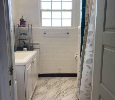 Jacksonville House | Cozy home, King bed, 3 bedrooms,close to downtown beaches towncenter