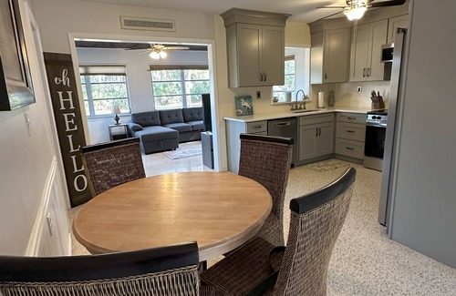Crystal River House | Cozy Home large Yard , Pets OK , Room for boats , Boat Ramp, Great Location !