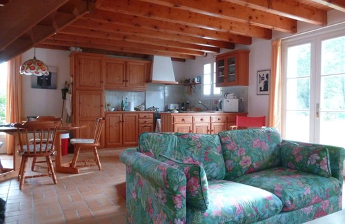 Bangor House | cozy home located near the beach of GIVING. Calm assured