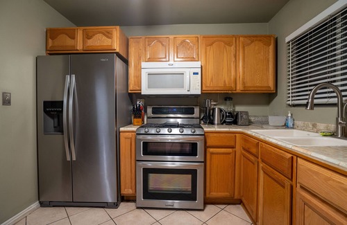 Norwalk House | Cozy Home Located Near LA and OC’s Best Attractions.