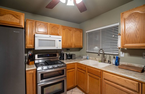 Norwalk House | Cozy Home Located Near LA and OC’s Best Attractions.