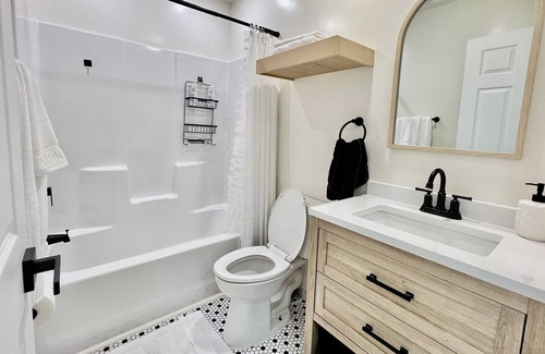 Camden House | Cozy Home Minutes From Downtown