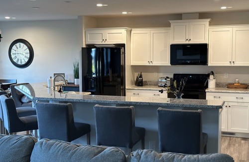 Bellefonte House | Cozy Home minutes to State College, Penn State & Historic Bellefonte. Sleeps 14
