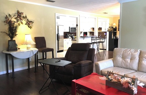 Northside House | Cozy home near airport and zoo, pet-friendly