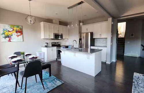 Calgary House | Cozy Home Near Calgary Airport
