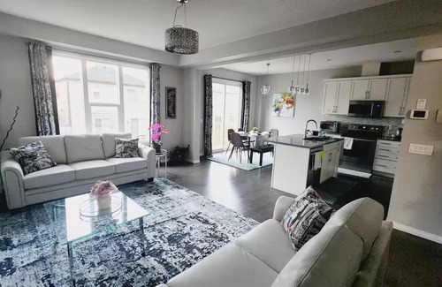 Calgary House | Cozy Home Near Calgary Airport