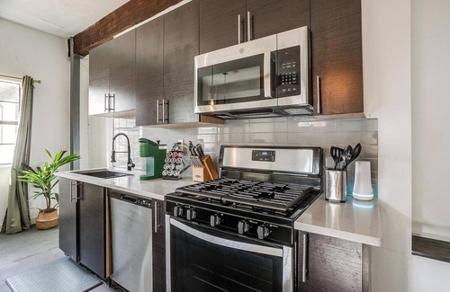 Oak Cliff House | Cozy Home, Near Downtown & Steps Away Bishop Arts