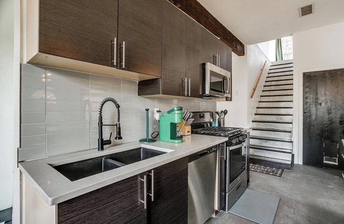 Oak Cliff House | Cozy Home, Near Downtown & Steps Away Bishop Arts