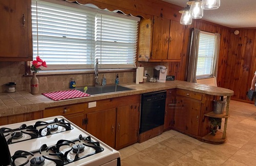 Westport House | Cozy Home near Lake Norman with Nearby Pond