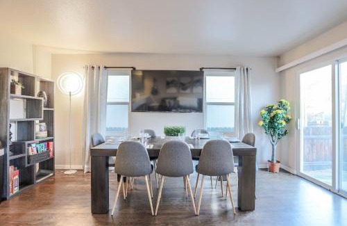 Berkley House | Cozy Home Near Tennyson W Yard & 65 Tv