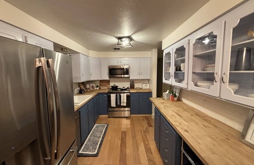 South Salt Lake House | Cozy home near the mountains that allows you to enjoy all Utah has to offer!