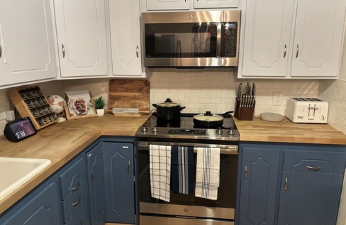 South Salt Lake House | Cozy home near the mountains that allows you to enjoy all Utah has to offer!