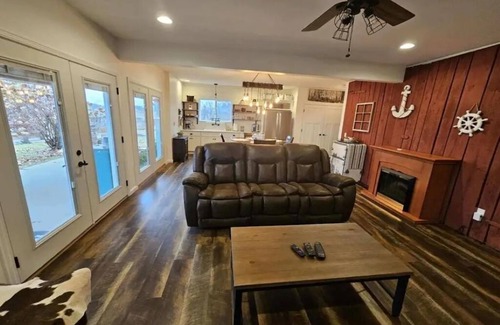 Nancy House | Cozy home offers beautiful views of Lake Cumberland overlooking Conley Bottomn