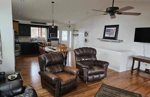 Nancy House | Cozy home offers beautiful views of Lake Cumberland overlooking Conley Bottomn