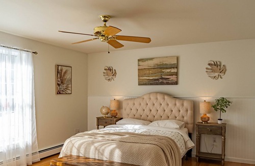 New London House | Cozy Home on 15 Acre Woods