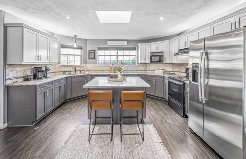 Pensacola House | Cozy Home on a Lake - 8 Miles to the Beach!