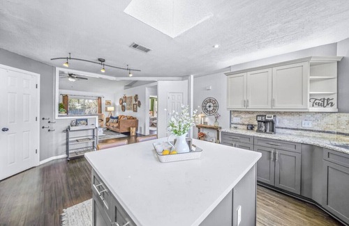 Pensacola House | Cozy Home on a Lake - 8 Miles to the Beach!