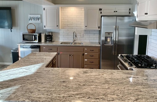 South Kansas City House | Cozy Home on Acreage, Super Location!! Sleeps 6! Approved rental NSD-STR-00170