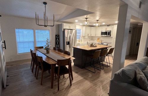 La Porte House | Cozy Home on Belfast