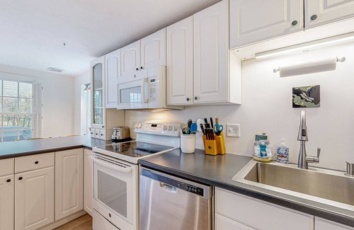 Centerville House | Cozy home on lake including local beach pass , hot tub, patio, W/D, & AC