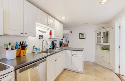 Centerville House | Cozy home on lake including local beach pass , hot tub, patio, W/D, & AC