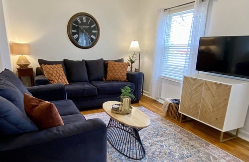 Mount Vernon House | Cozy home on quiet street, close to universities and bike path!