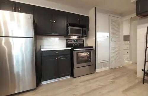 Overland Park House | Cozy home, Quiet, Safe, WI-FI, Pet Friendly