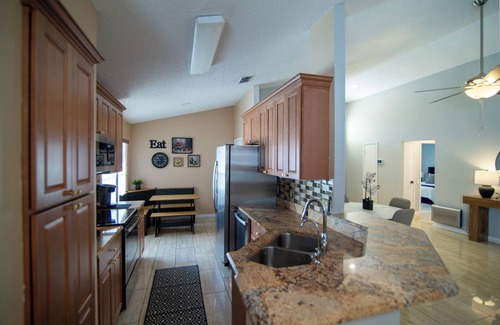 Lakeside Estates House | Cozy home steps from Theme Parks & Coast!