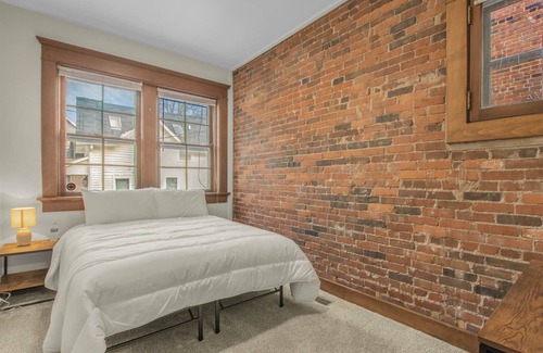 Old Northside Apartment | Cozy Home w Exposed Brick, Walk Downtown