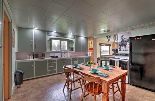 Marietta-Alderwood House | Cozy Home w/Yard -6 Miles to Dwtn Bellingham!
