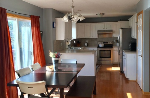 Urbandale House | Cozy home with 4 bedroom in Urbandale