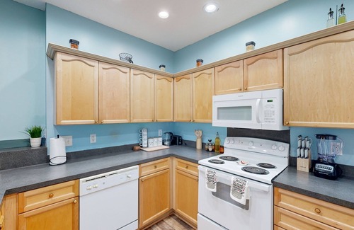 Goose Creek House | Cozy home with fireplace,gas grill,netflix and dog friendly
