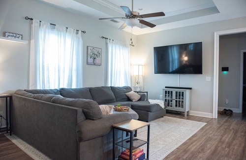 Pembroke House | Cozy Home with Peaceful Patio
